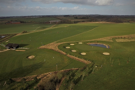 Hobro Golfklub Driving range och hål14 sett från luften