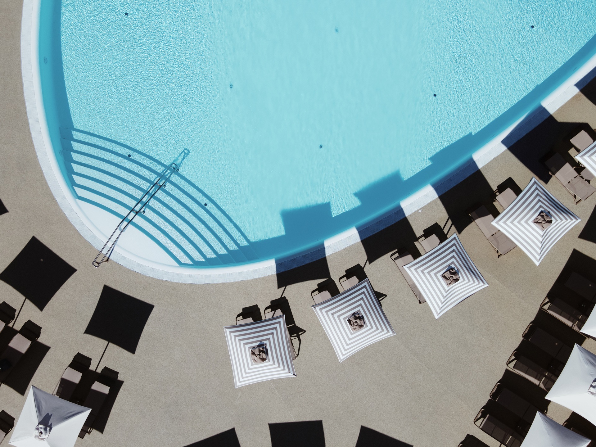 Wine & Books by the Sea