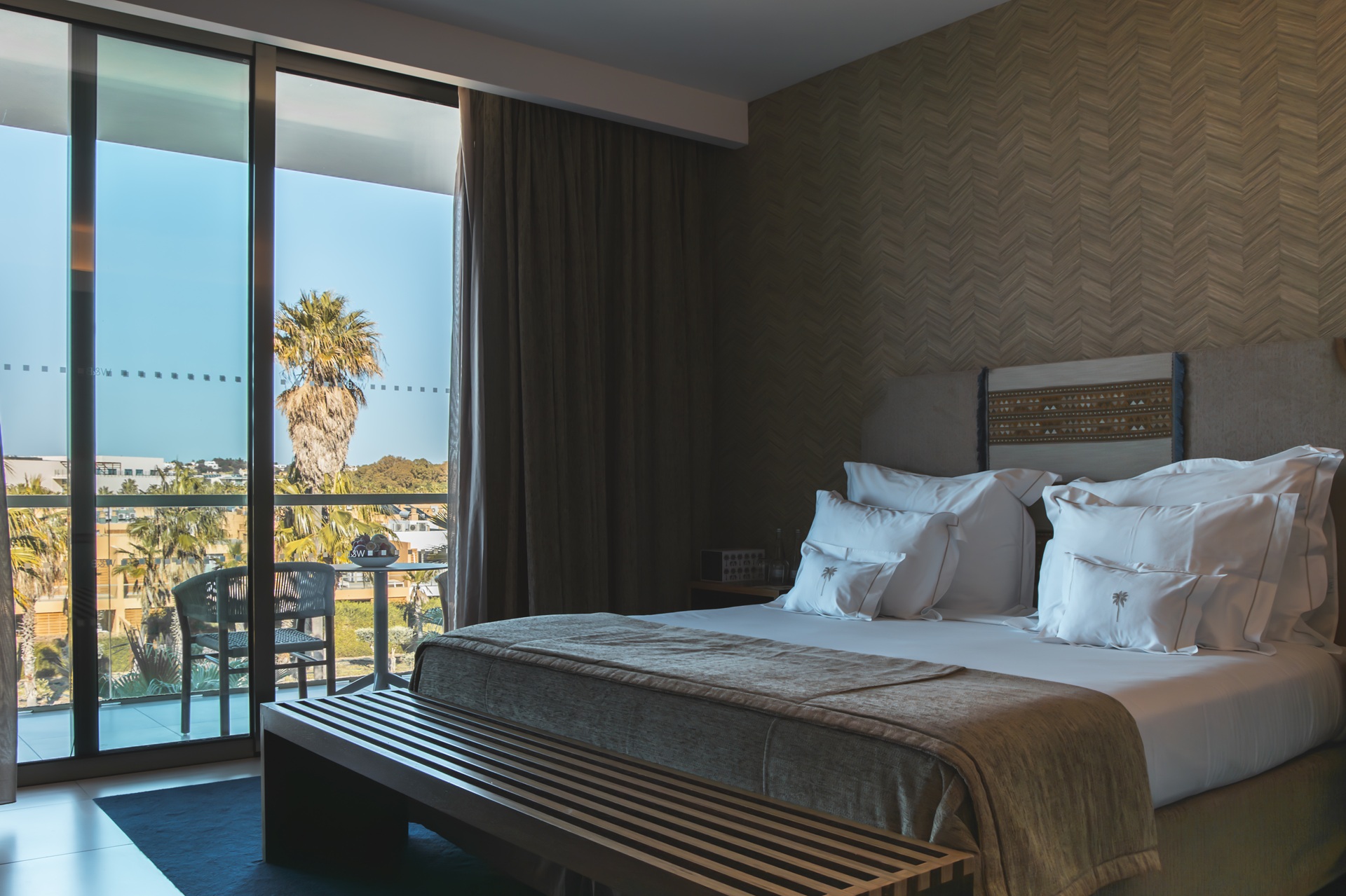 Wine & Books by the Sea